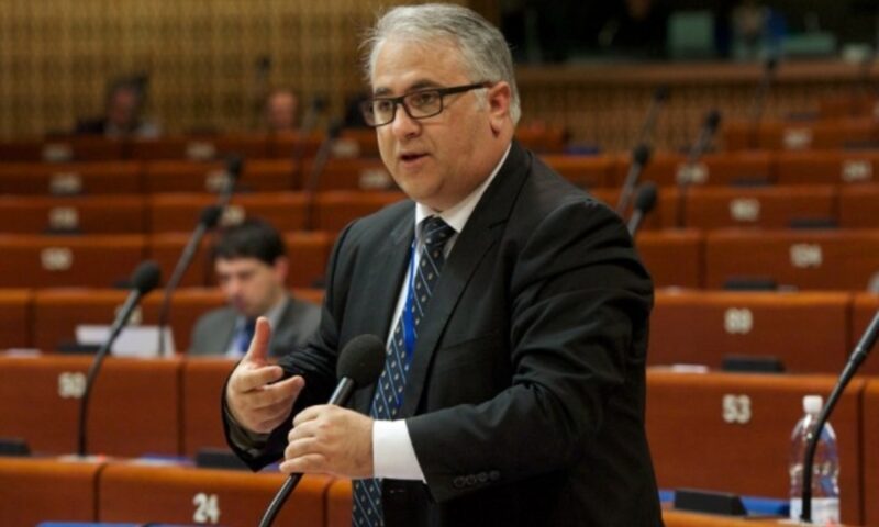 Cine este Viorel Badea, consulul României în Dubai, responsabil de repatrierea românilor, inclusiv de fata lui Ponta